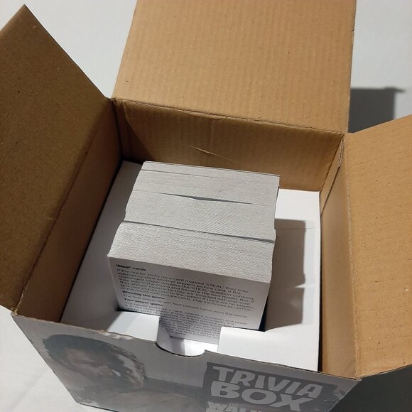 AMC The Walking Dead TV show trivia box card game for 2-6 players for 12 yrs + - Picture 6 of 9